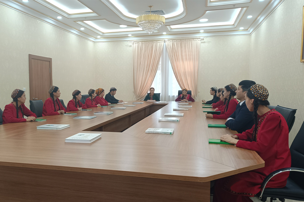 Sahy Jepbarow adyndaky Arkadag şäheriniň ýörite sungat mekdebi bilen bilelikde "Halkara Parahatçylyk we ynanyşmak ýyly" mynasybetli muzeý gymmatlyklarynyň şu günki ähmiýeti barada amaly okuw sapagy